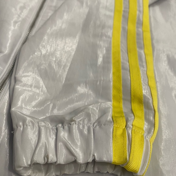 Adidas wind breaker size Medium - Picture 5 of 6